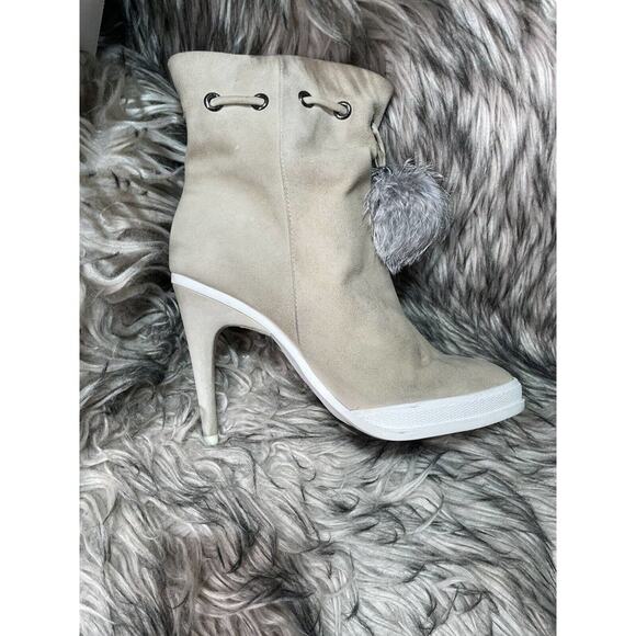 BCBG MAXAZRIA Ma‎ Perry Ivory Suede Ankle Bootie 4in Heel Real Fur Women's 7.5M - Picture 5 of 9